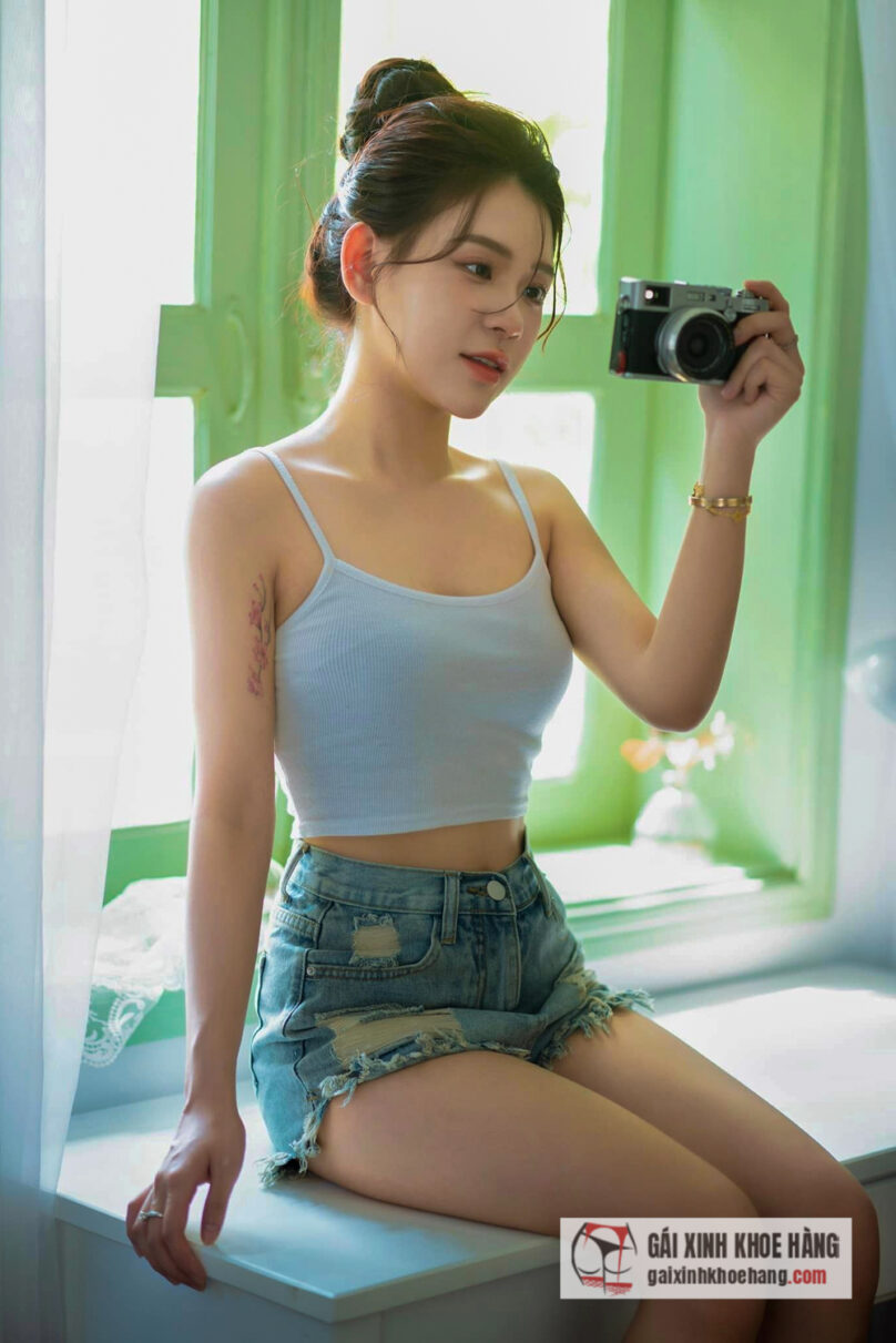 Hot girl Khánh Ngọc “đốn tim” với gương mặt xinh như thiên thần 