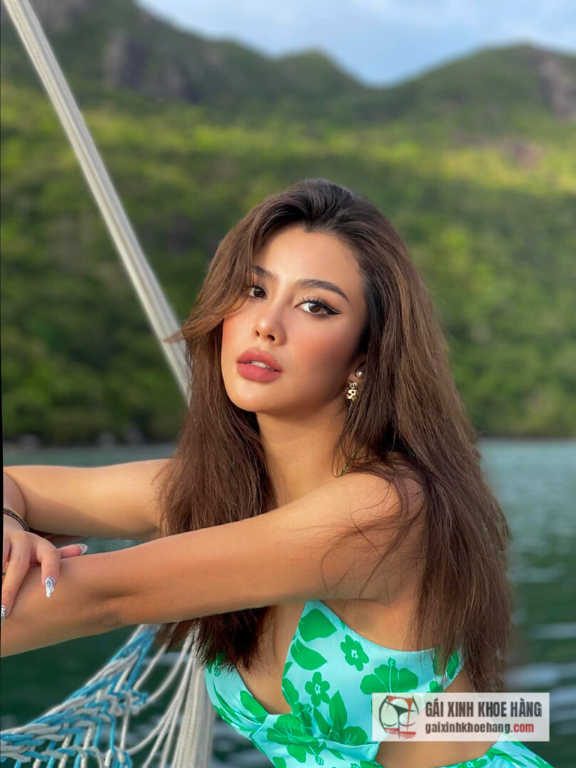 Cùng xem loạt ảnh nóng bỏng sexy của Tuyết Nhi 2k!