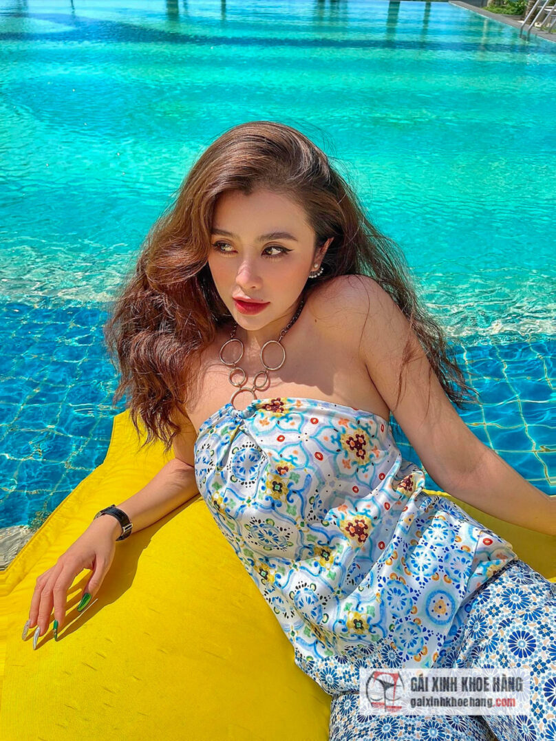 Người mẫu 2k Trần Tuyết Nhi khoe thân hình quyến rũ trong bikini