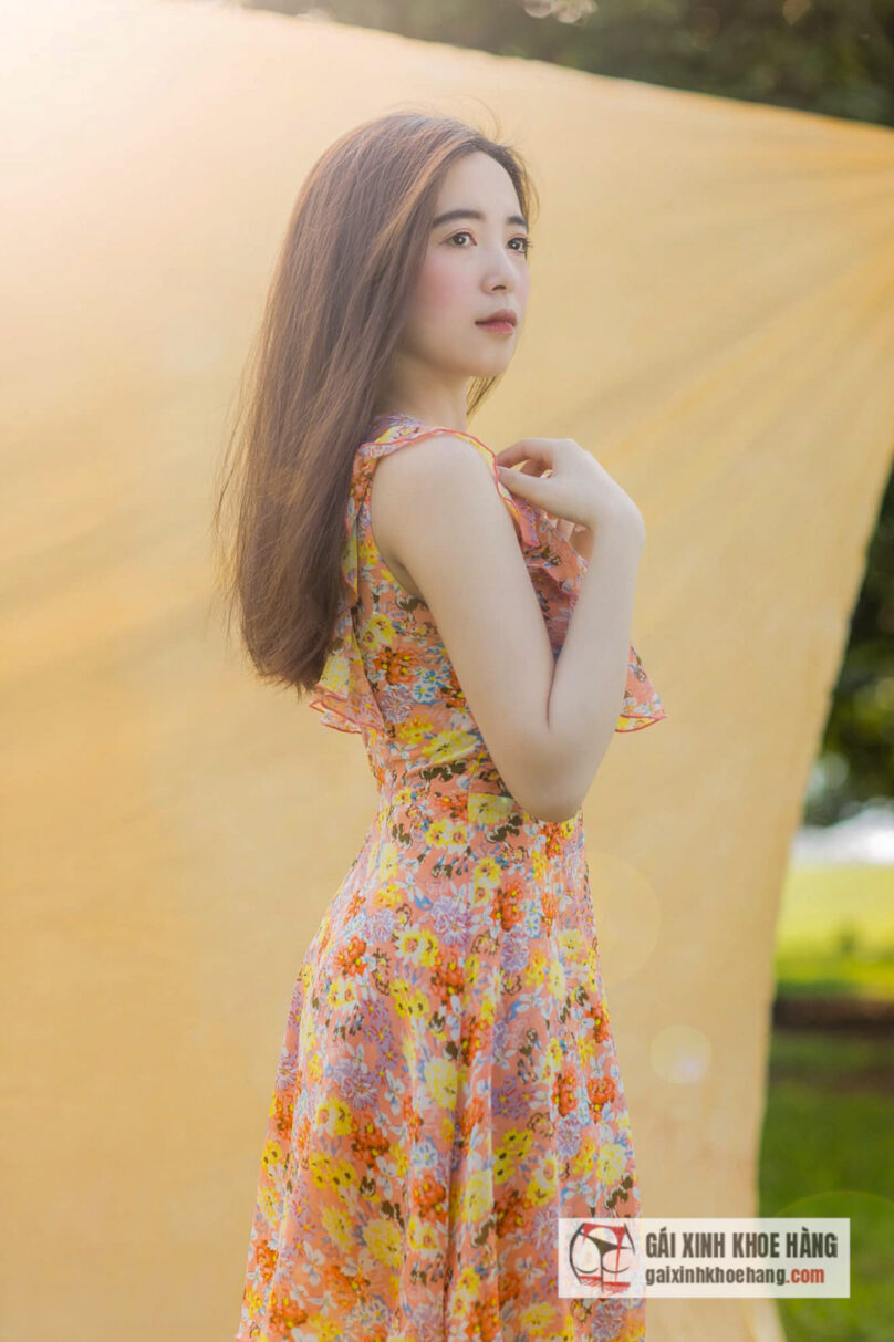 Cùng xem những hình ảnh khoe vòng 1 khủng của Trang Phạm!