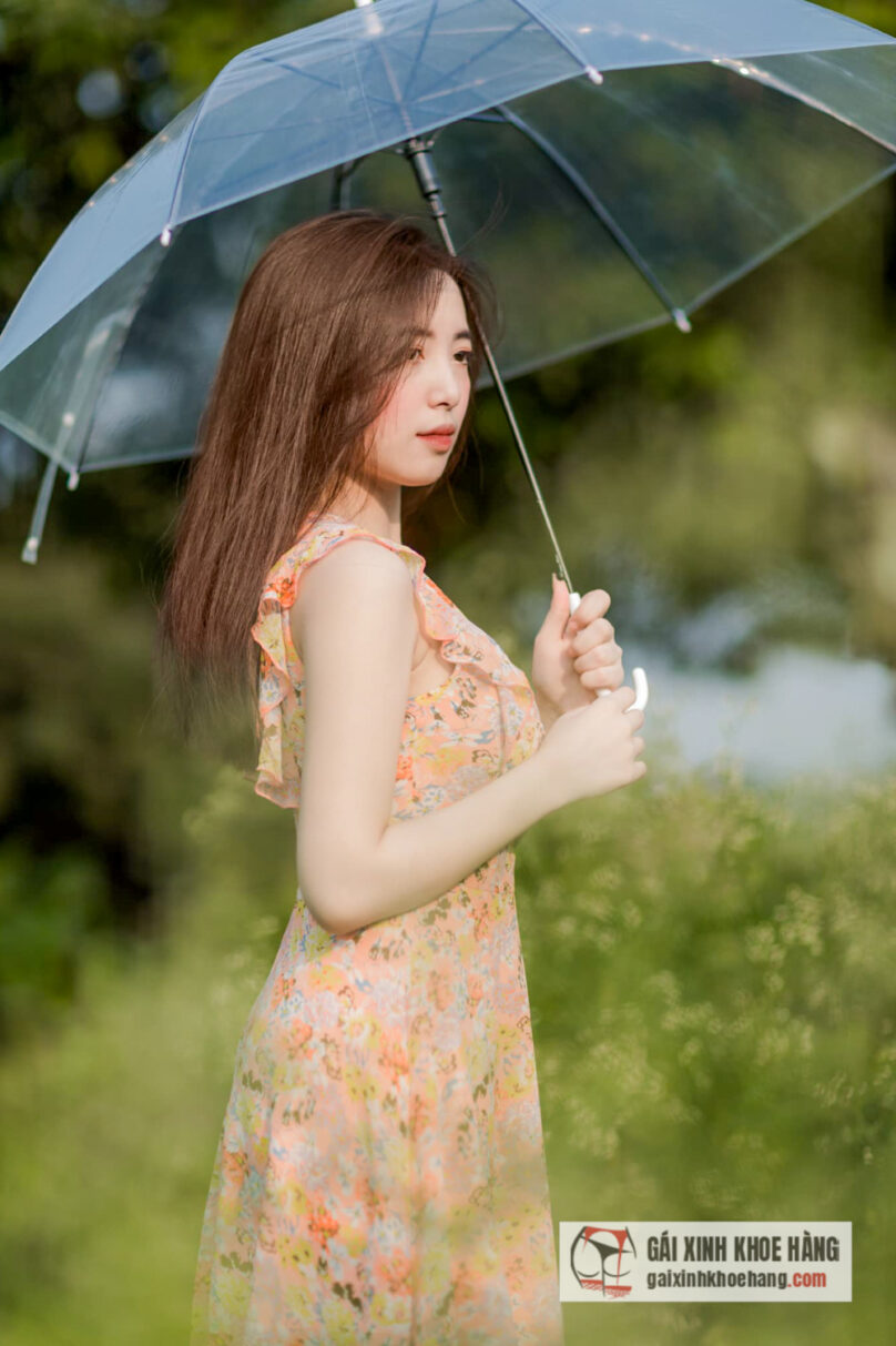 Cùng xem những hình ảnh khoe vòng 1 khủng của Trang Phạm!