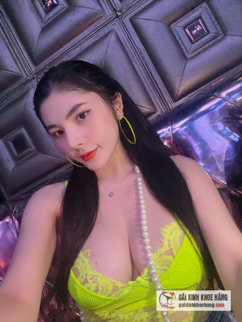 Cùng xem loạt ảnh sexy nóng bỏng của Linh Hana!