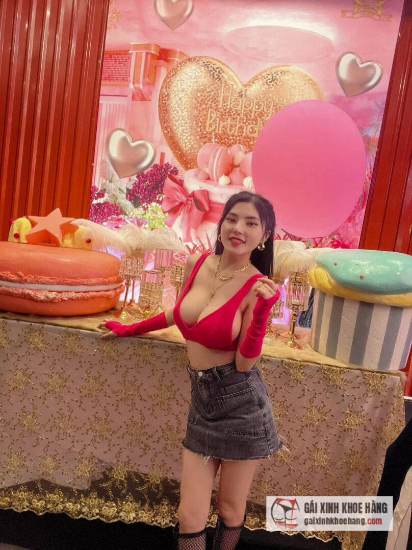Cùng xem loạt ảnh sexy nóng bỏng của Linh Hana!