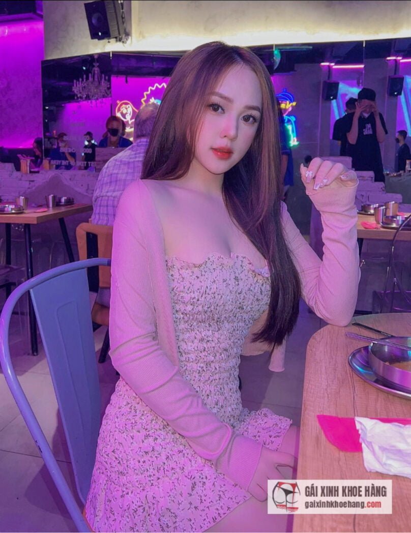 Cùng xem loạt ảnh khoe dáng ngon trong bikini của Thùy Trang 2k6!