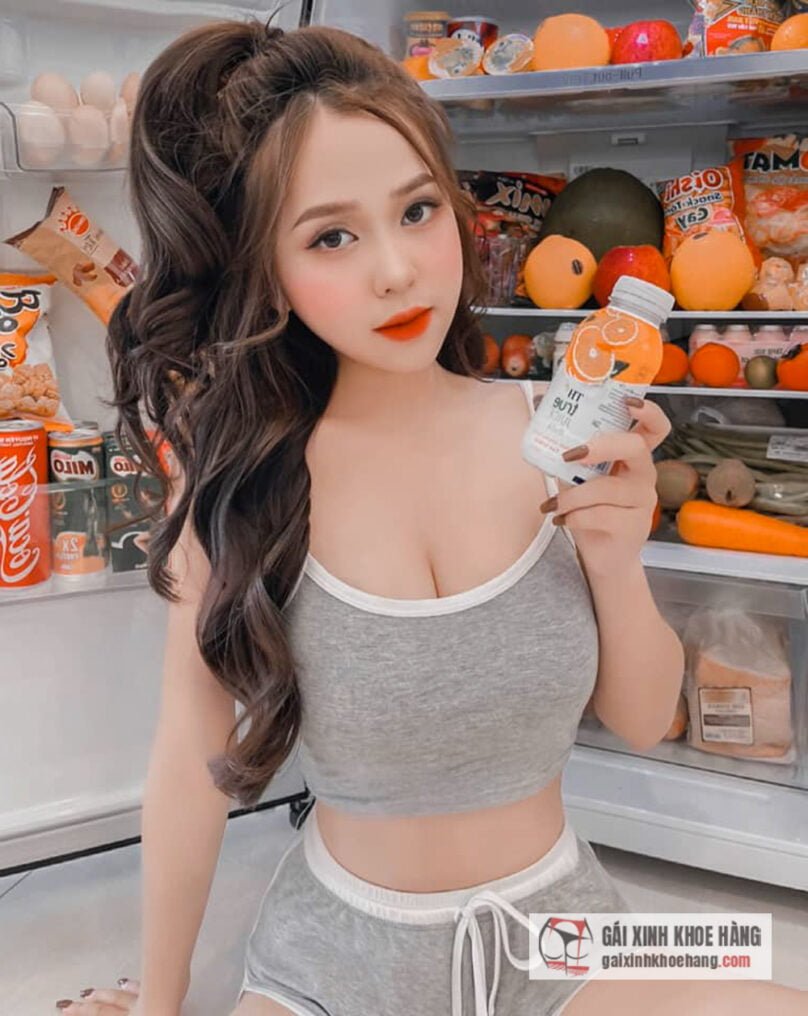 Thùy Trang 2k6 hot girl với gu ăn mặc nóng bỏng gây sốt CĐM
