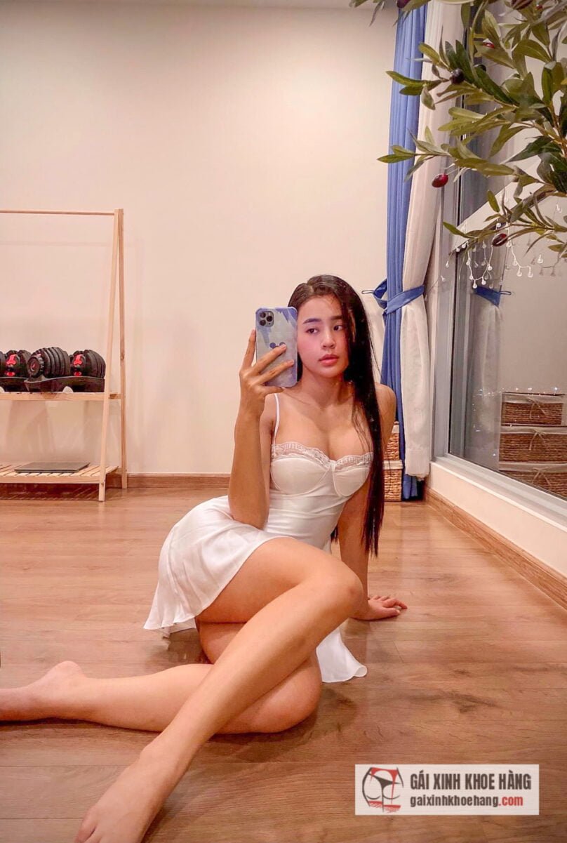 Hot girl Nguyễn Phương Trang gây bỏng mắt với thân hình sexy siêu vòng 3