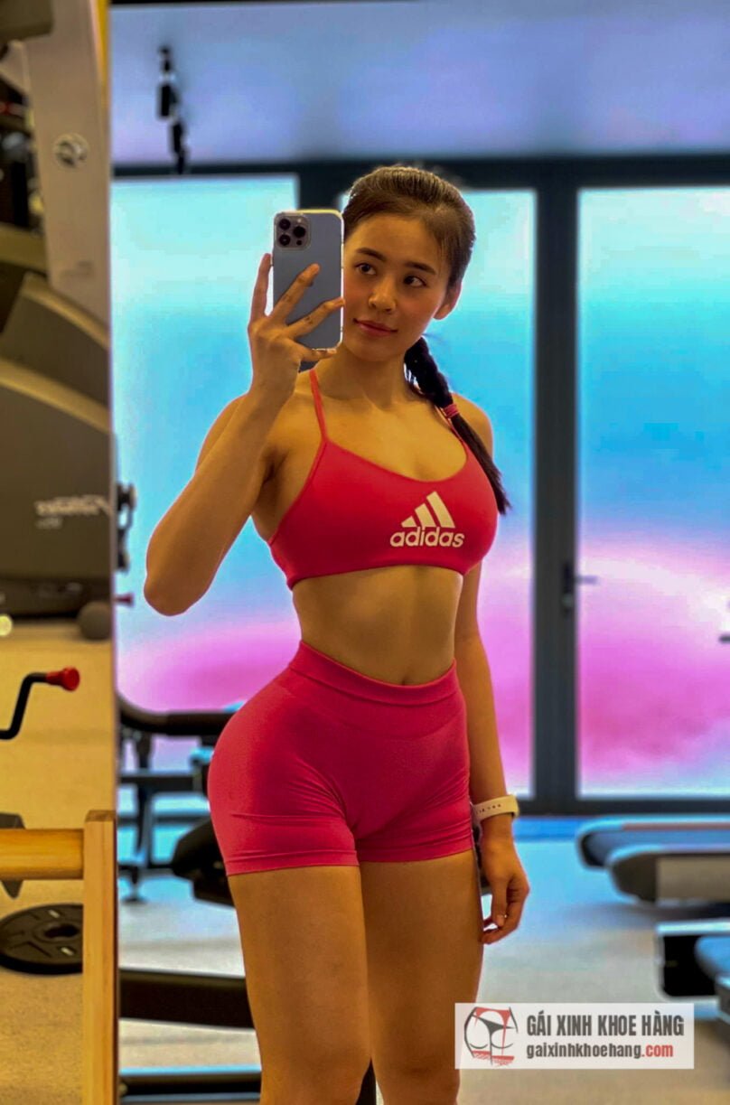 Cùng xem loạt ảnh khoe thân hình sexy trong phòng tập của Phương Trang!