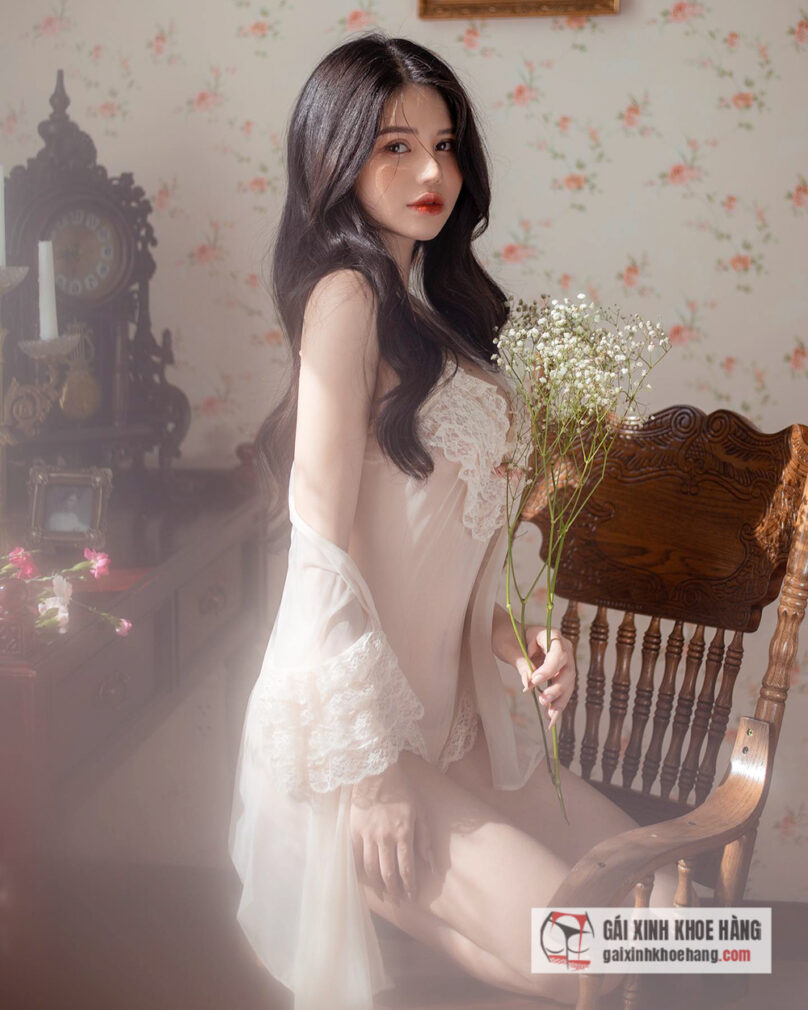 Hot girl Nguyễn Phương Trinh “đốt mắt” với phong cách sexy