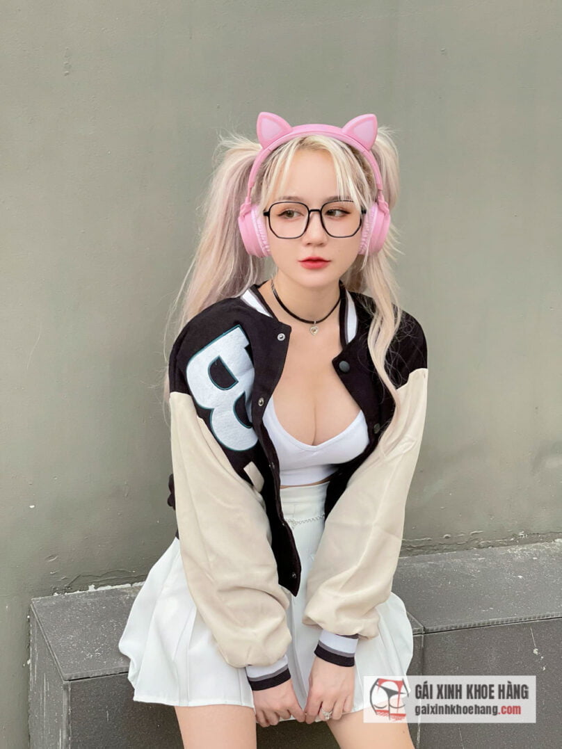 Phan Hoàng Thiên Thy nữ thần streamer xinh đẹp của làng game Việt