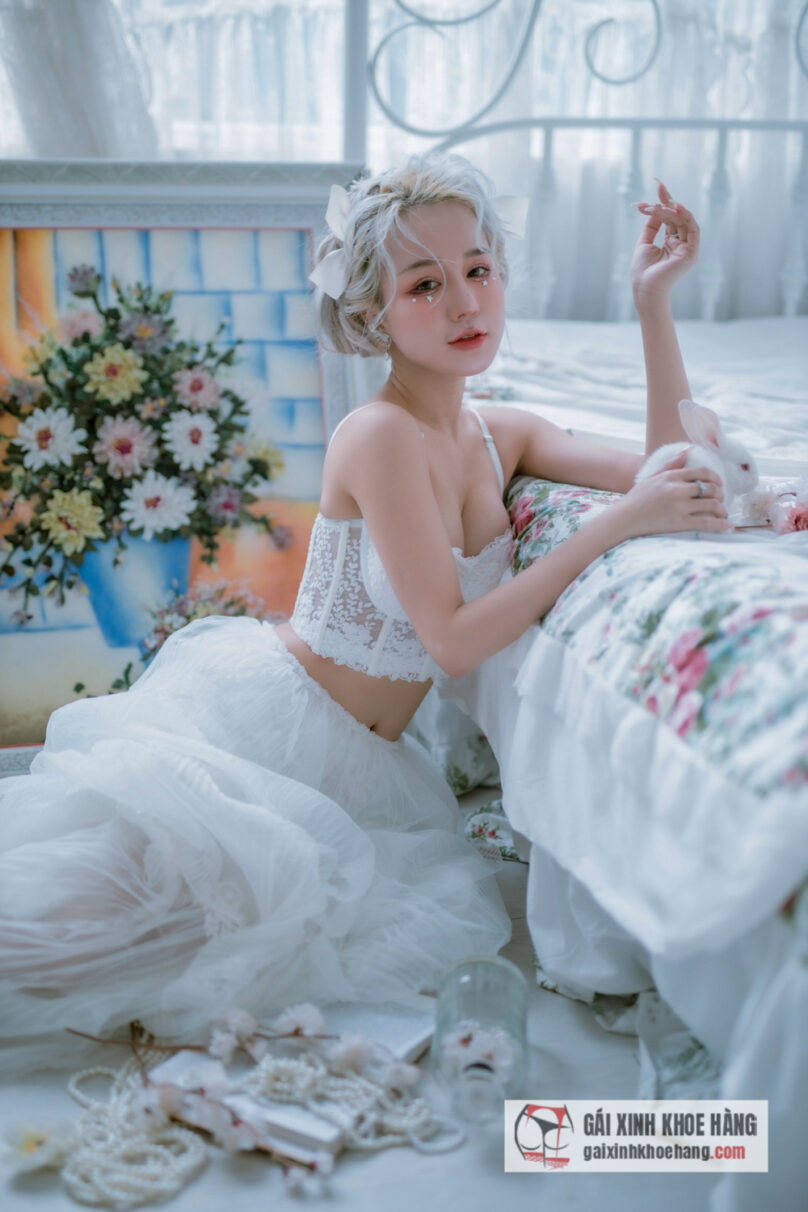 Cùng xem loạt ảnh nóng bỏng mới nhất của Thiên Thy Saint!