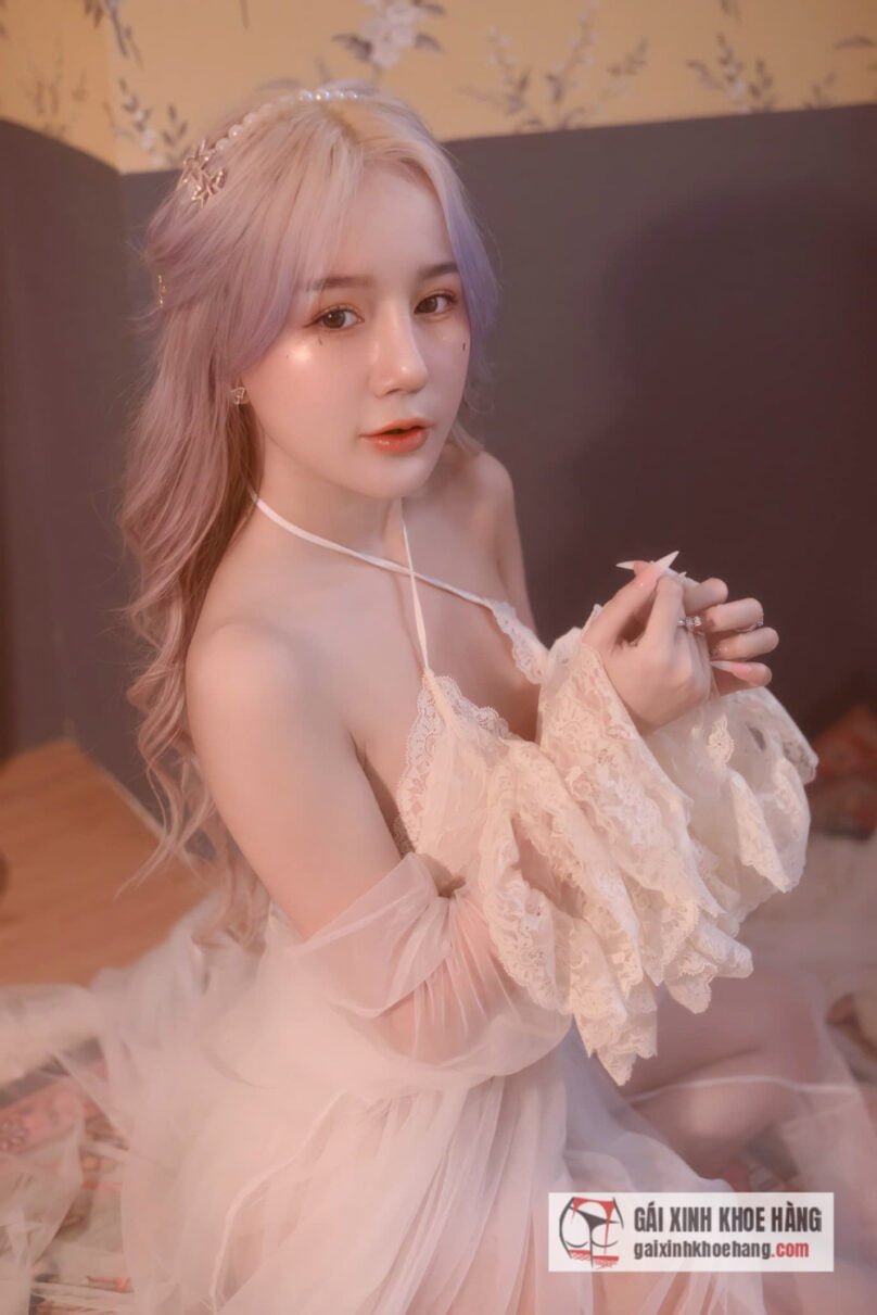 Cùng xem loạt ảnh nóng bỏng mới nhất của Thiên Thy Saint!
