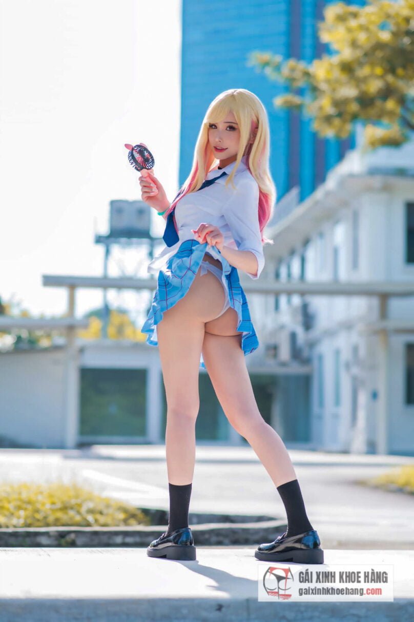Cosplayer Plant Lily gây bỏng mắt với thân hình sexy vòng 1 khủng