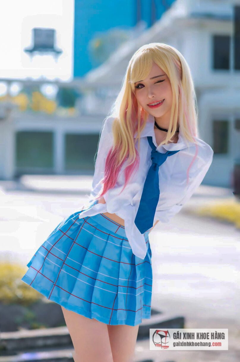 Cosplayer Plant Lily gây bỏng mắt với thân hình sexy vòng 1 khủng