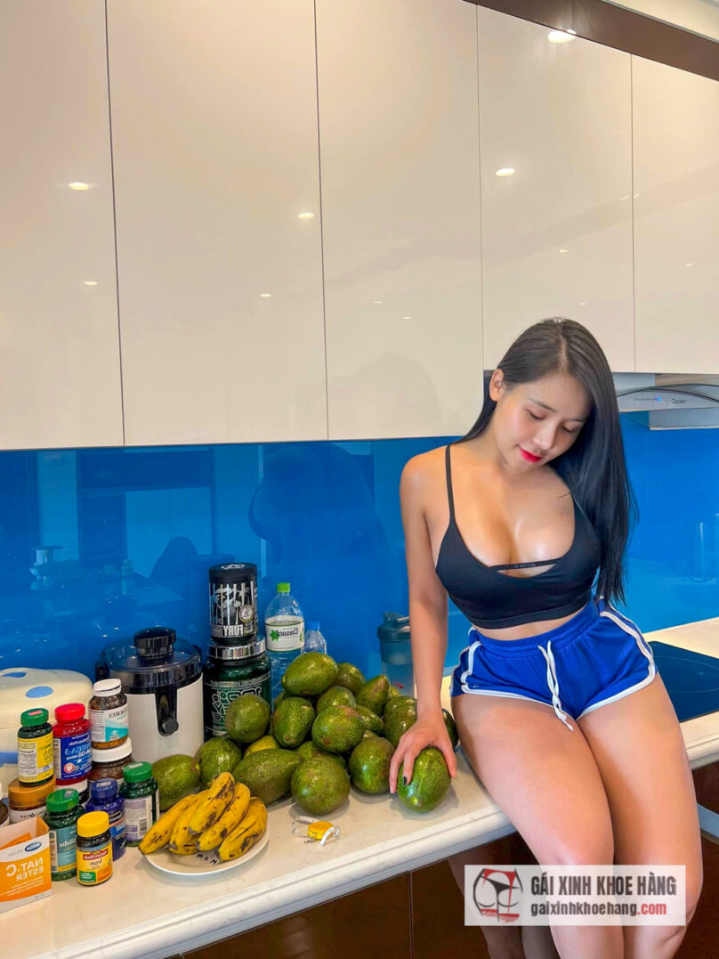 Hot girl phòng Gym Nguyễn Quỳnh với vòng 1 khủng cùng vòng 3 100cm