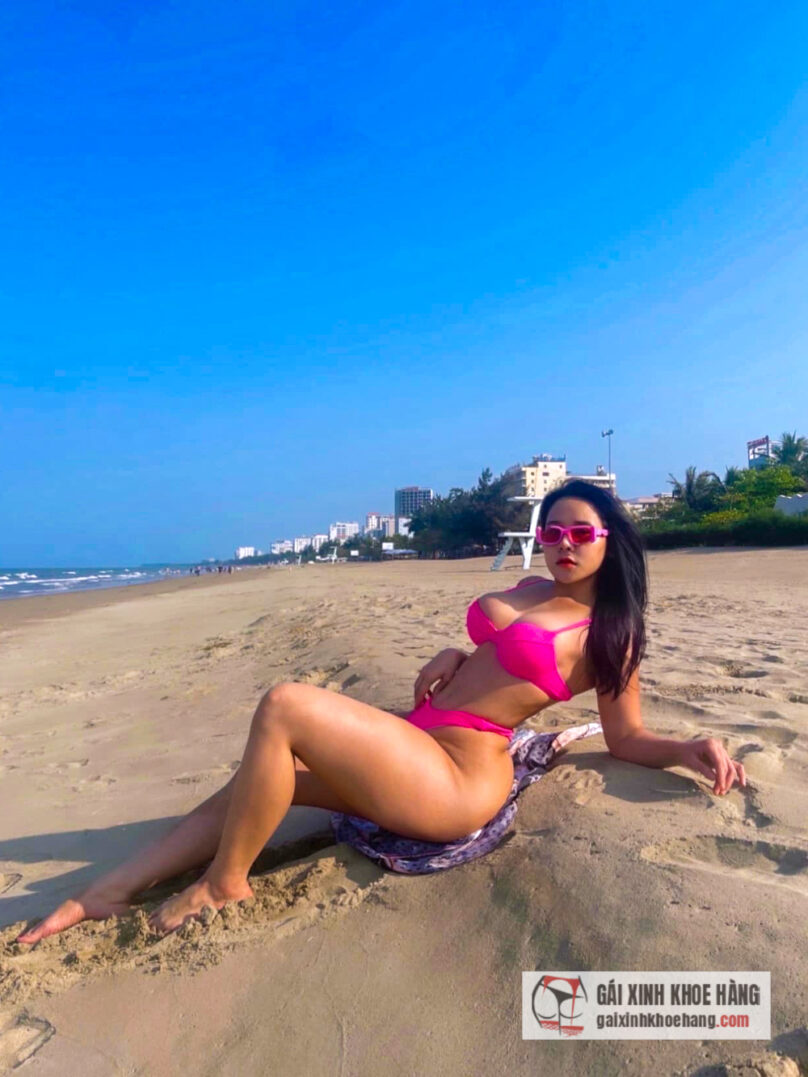 Hot girl phòng Gym Nguyễn Quỳnh với vòng 1 khủng cùng vòng 3 100cm