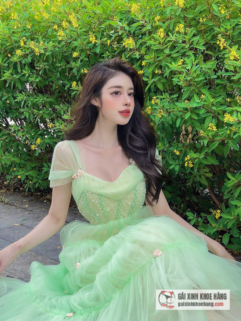 Cùng xem loạt ảnh nóng bỏng mới nhất của Liên Khoa!