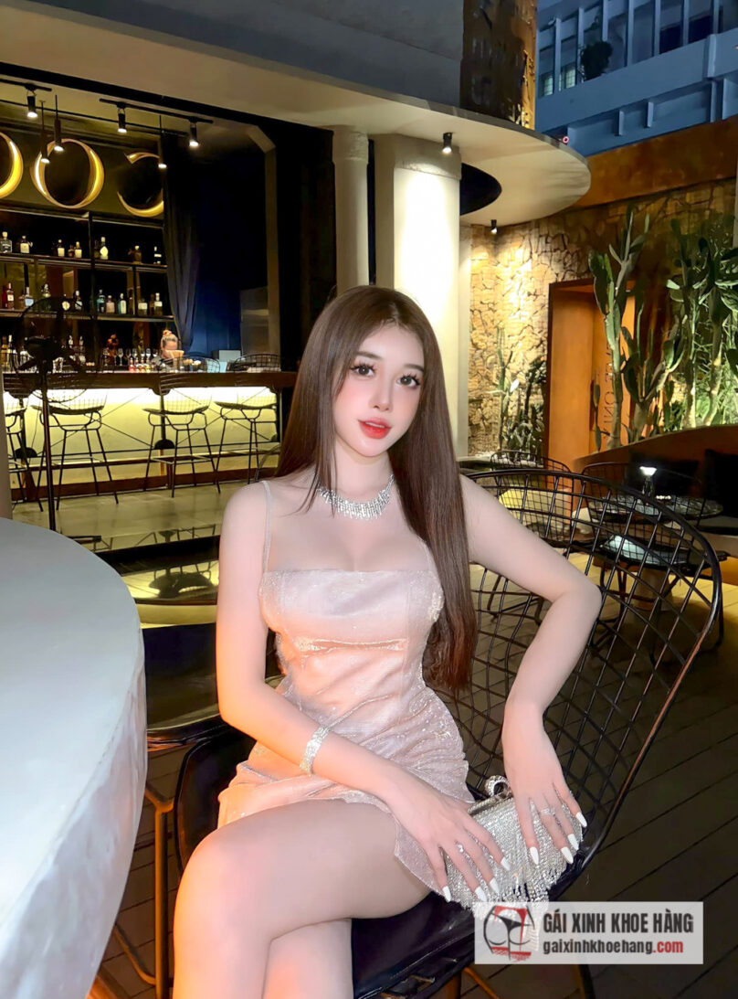 Cùng xem loạt ảnh nóng bỏng mới nhất của Liên Khoa!