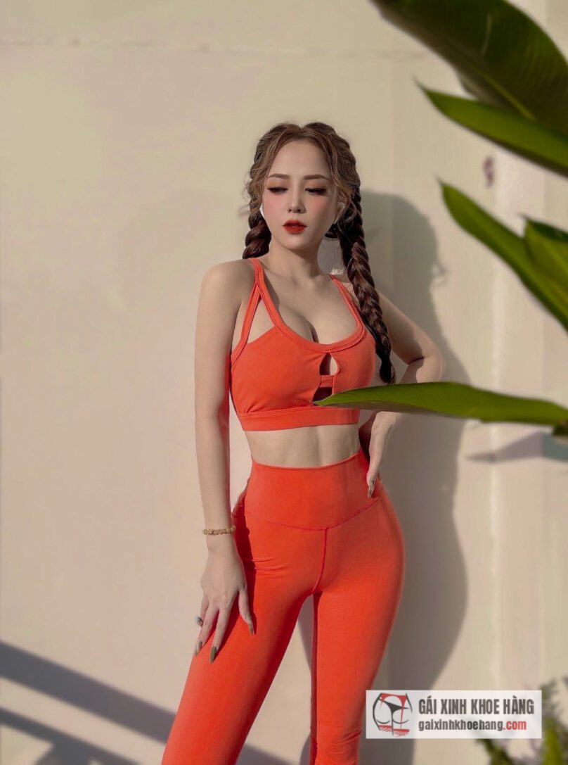 Hot girl Kim Anh khoe vóc dáng sexy cuốn hút người xem