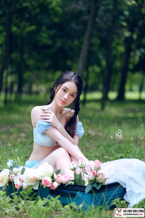 Bức ảnh gái đẹp mặc bikini mỏng tanh