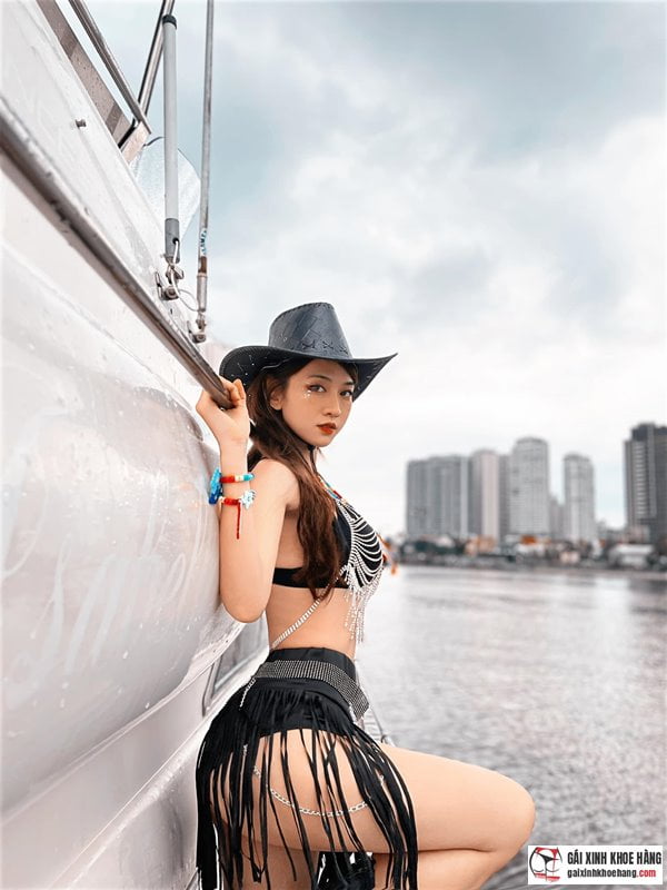 Hình ảnh hot girl Lê Bống sexy hấp dẫn nhất