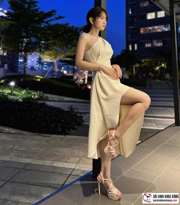 Hình ảnh hot tiktoker Lê Bống sexy quá phê