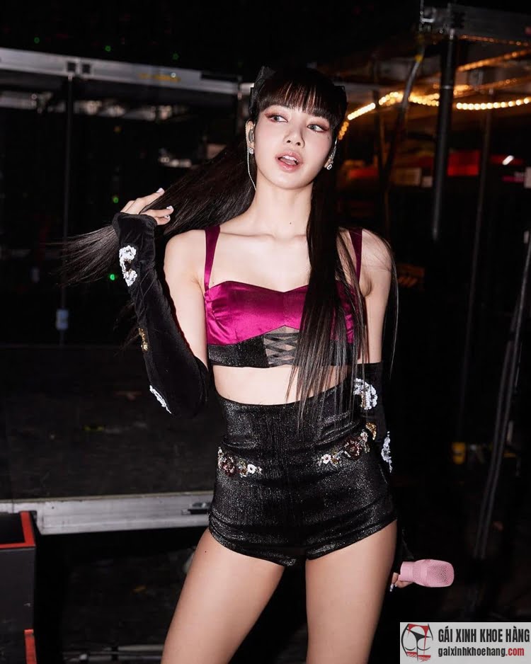 blackpink lisa ngầu hấp dẫn
