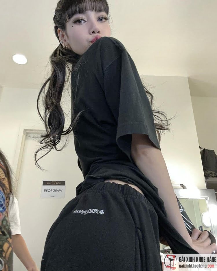 blackpink lisa ngầu nóng bỏng