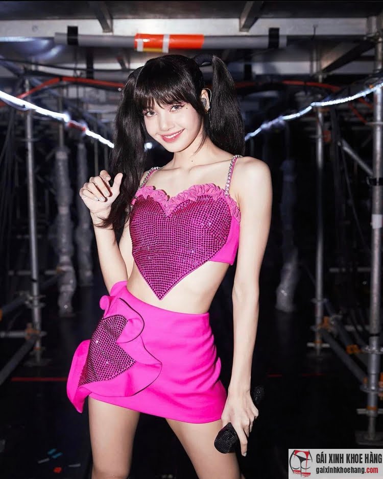 lisa ngầu dễ thương