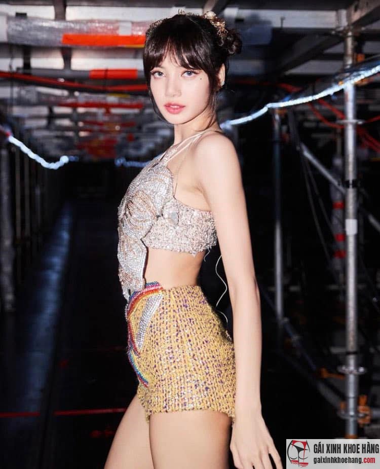 lisa ngầu gợi cảm