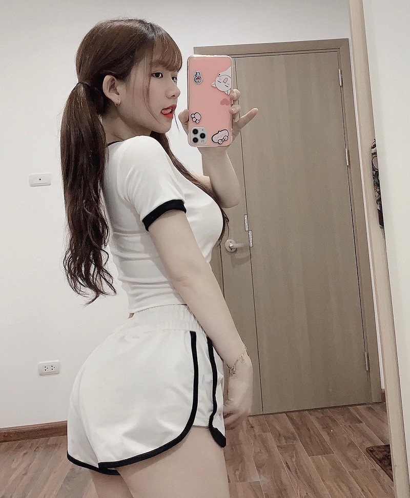 Hot Girl Nguyễn Thị Thùy Trang khoe vòng 3