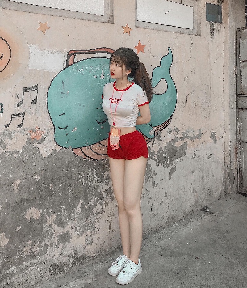 Hot Girl Nguyễn Thị Thùy Trang khoe dáng