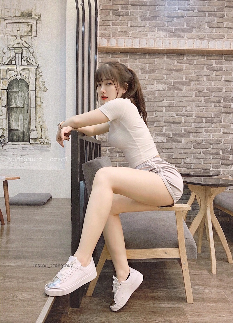 Hot Girl Nguyễn Thị Thùy Trang dáng cực nuột