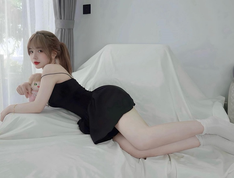 Hot Girl Nguyễn Thị Thùy Trang khoe dáng nuột nà