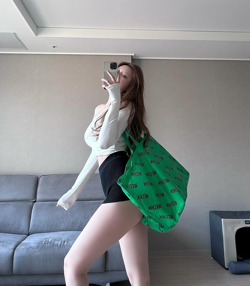 Hot Girl Choi Somi khoe vòng 1 căng tròn4