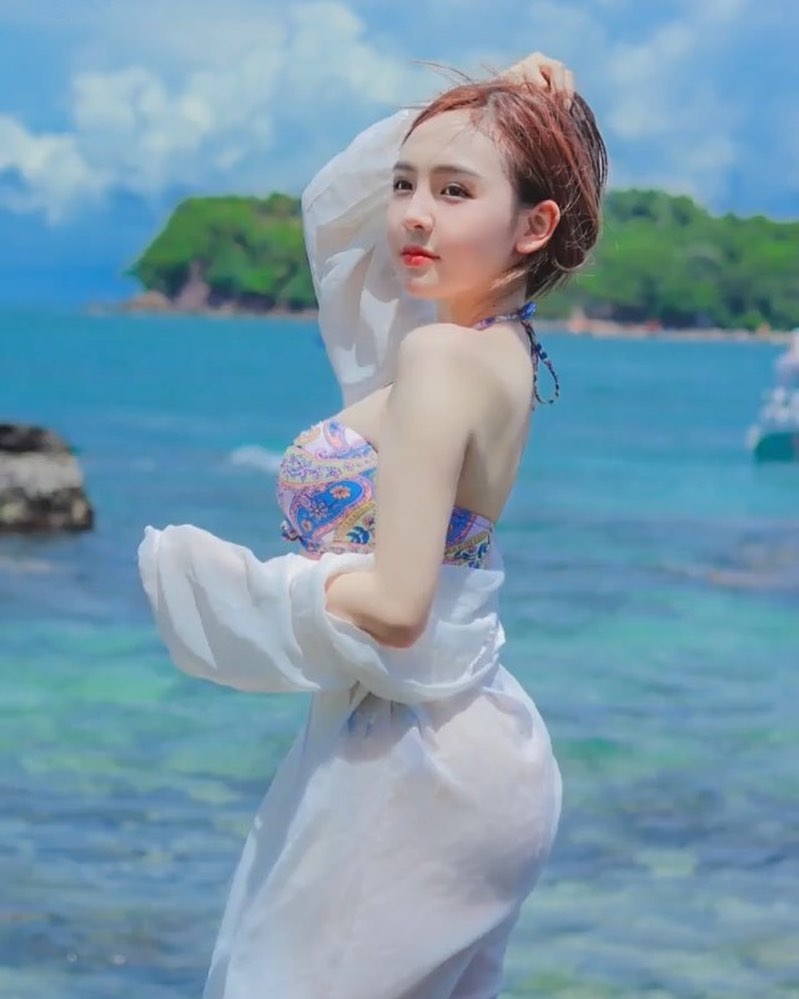 Trần Huyền Châu khoe dáng nuột9