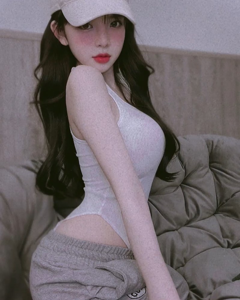 Trần Huyền Châu khoe dáng nuột5