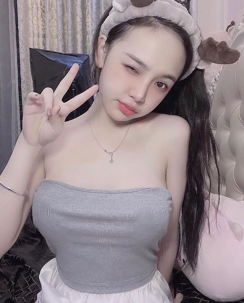 Trần Huyền Châu khoe dáng nuột4