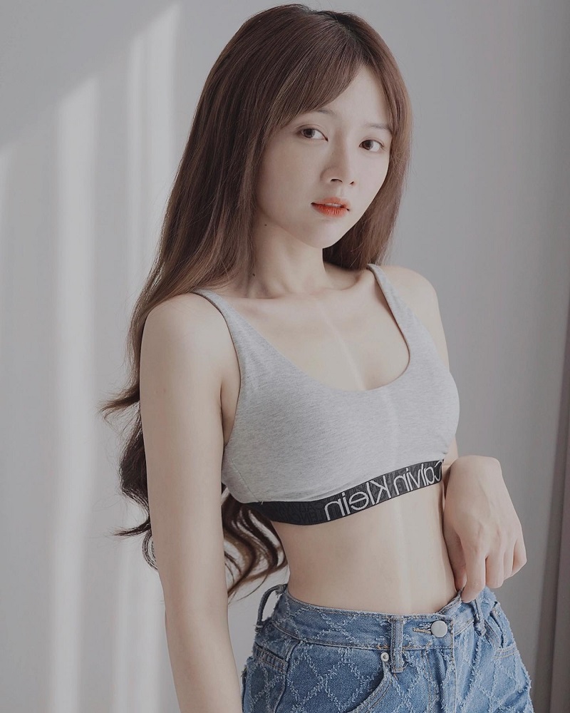  Lan Hương khoe dáng cực đẹp với tanktop