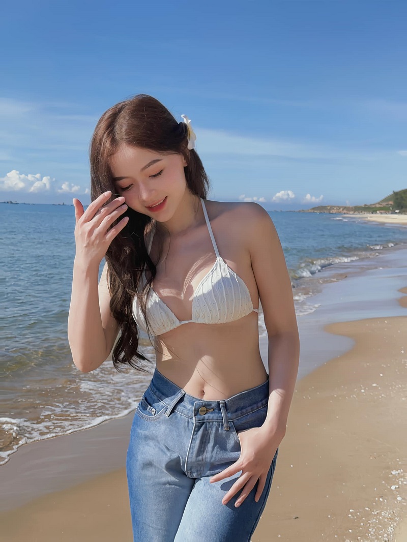  Lan Hương Faptv khoe dáng bikini
