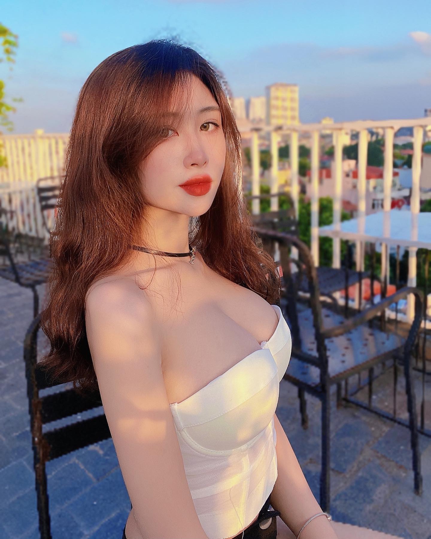 Hot Girl Thúy Emi gợi cảm2